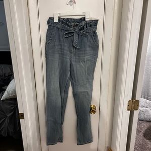 American Eagle mom jeans in size 2 (tags on)